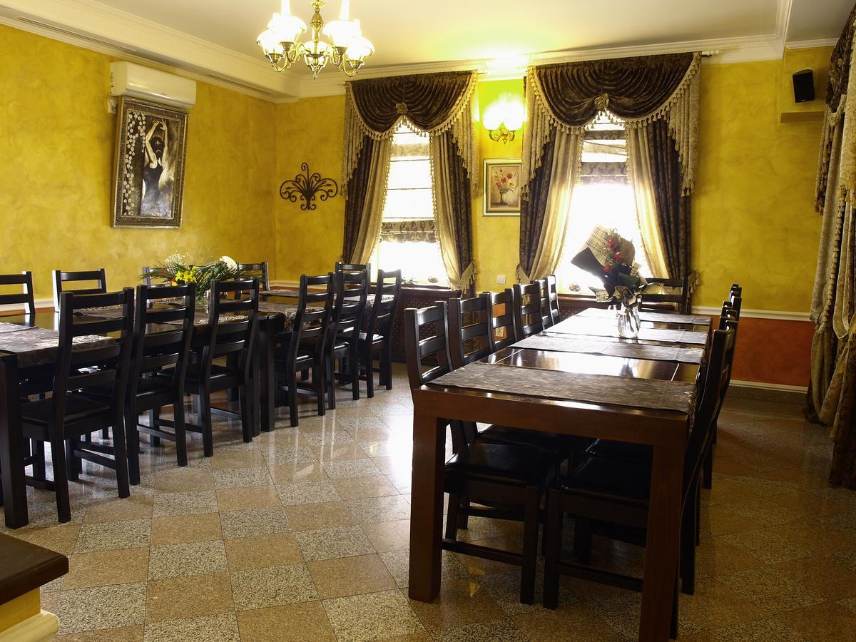 Pensiunea Byblos Piatra Neamţ Exterior foto