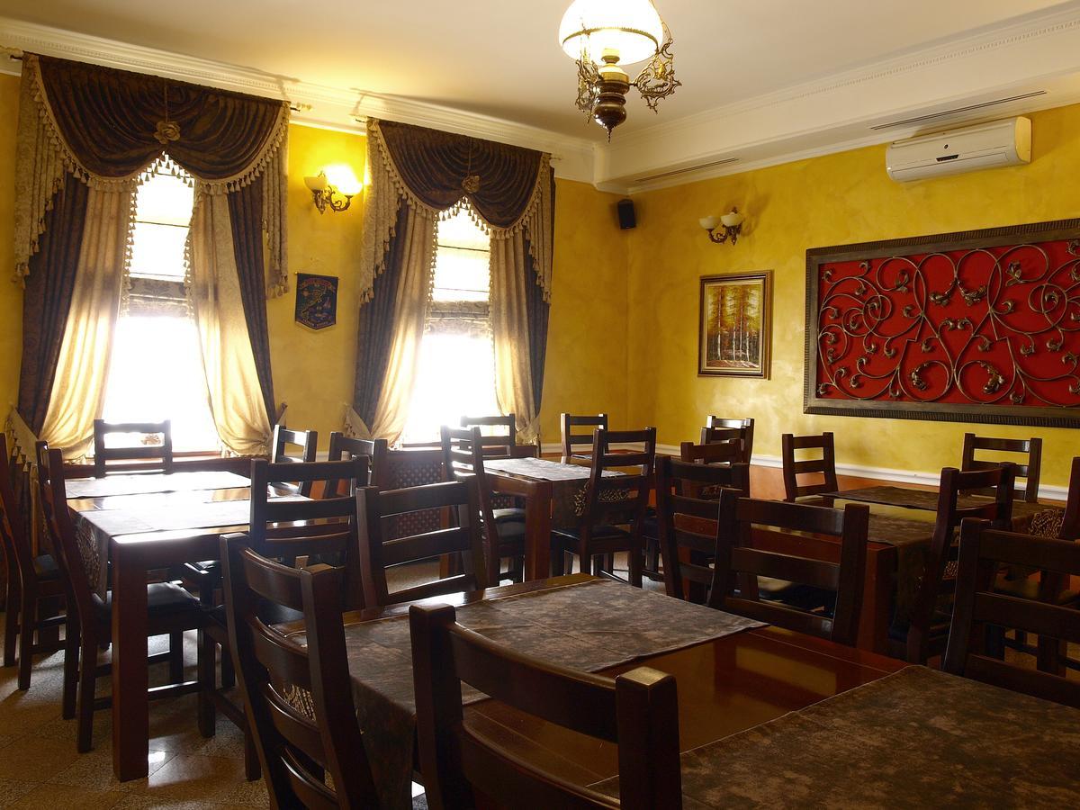 Pensiunea Byblos Piatra Neamţ Exterior foto
